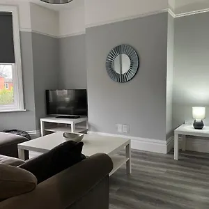 Entire Spacious 4 Bedroom In Bournemouth