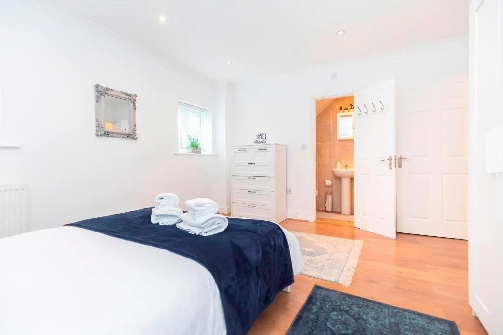 Bournecoast - Clifftop Apartment With Garden -Fm827 Bournemouth United Kingdom