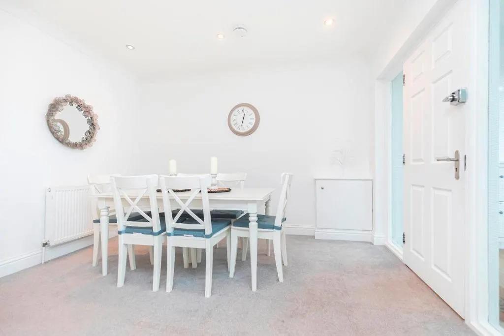 Bournecoast - Clifftop Apartment With Garden -Fm827 Bournemouth
