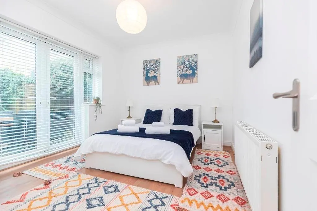 Bournecoast - Clifftop Apartment With Garden -Fm827 Bournemouth