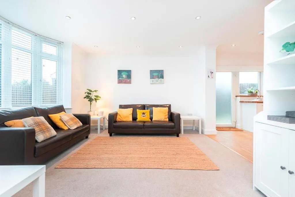 Bournecoast - Clifftop Apartment With Garden -Fm827 Bournemouth United Kingdom