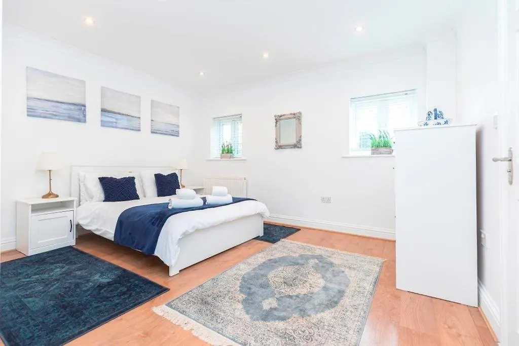 Bournecoast - Clifftop Apartment With Garden -Fm827 Bournemouth