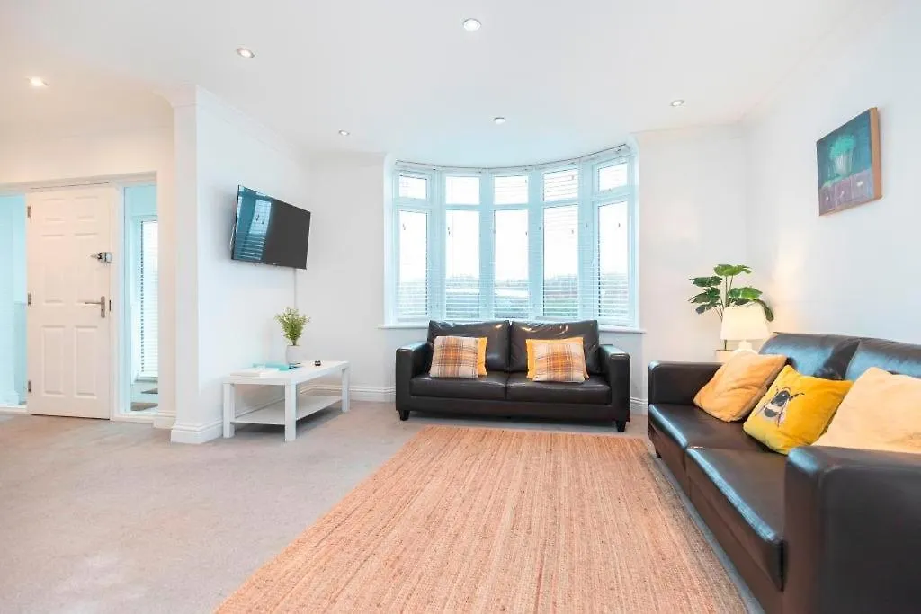 Bournecoast - Clifftop Apartment With Garden -Fm827 Bournemouth United Kingdom