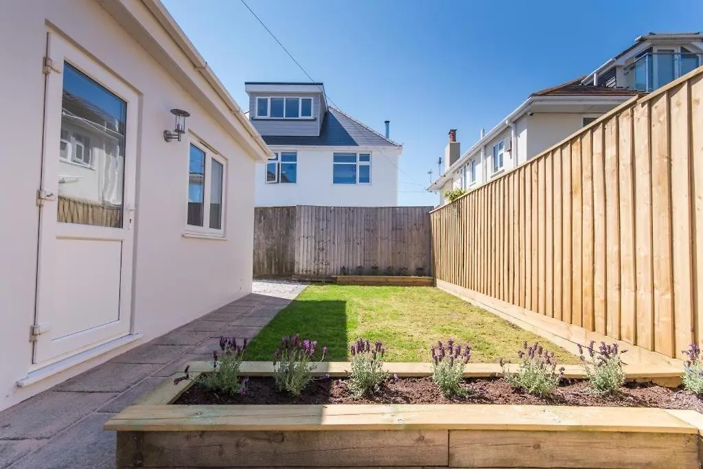 Bournecoast - Clifftop Apartment With Garden -Fm827 Bournemouth