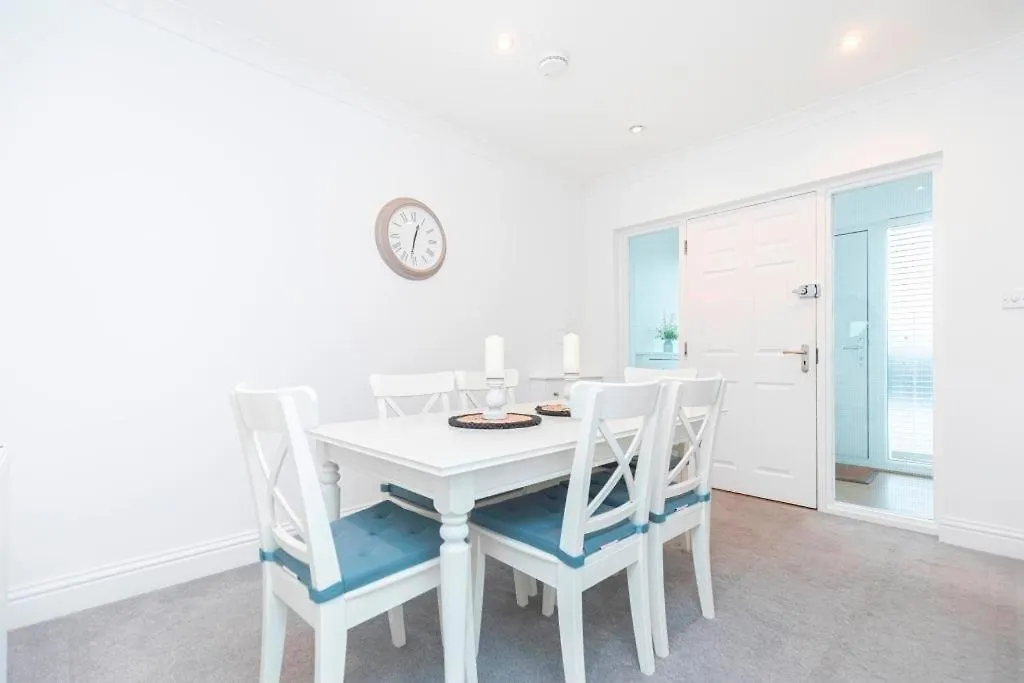 Bournecoast - Clifftop Apartment With Garden -Fm827 Bournemouth 0*,