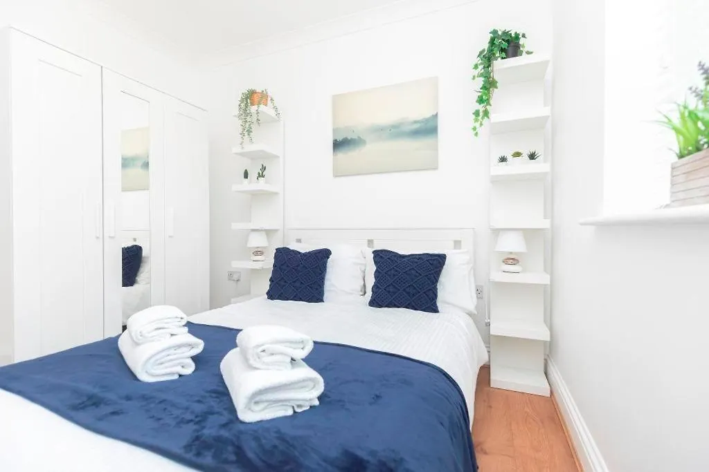 Bournecoast - Clifftop Apartment With Garden -Fm827 Bournemouth