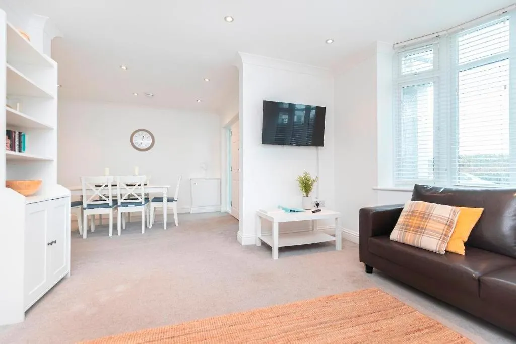Bournecoast - Clifftop Apartment With Garden -Fm827 Bournemouth