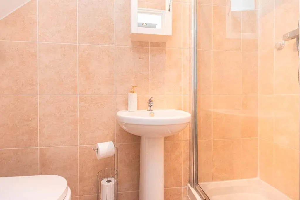 Bournecoast - Clifftop Apartment With Garden -Fm827 Bournemouth