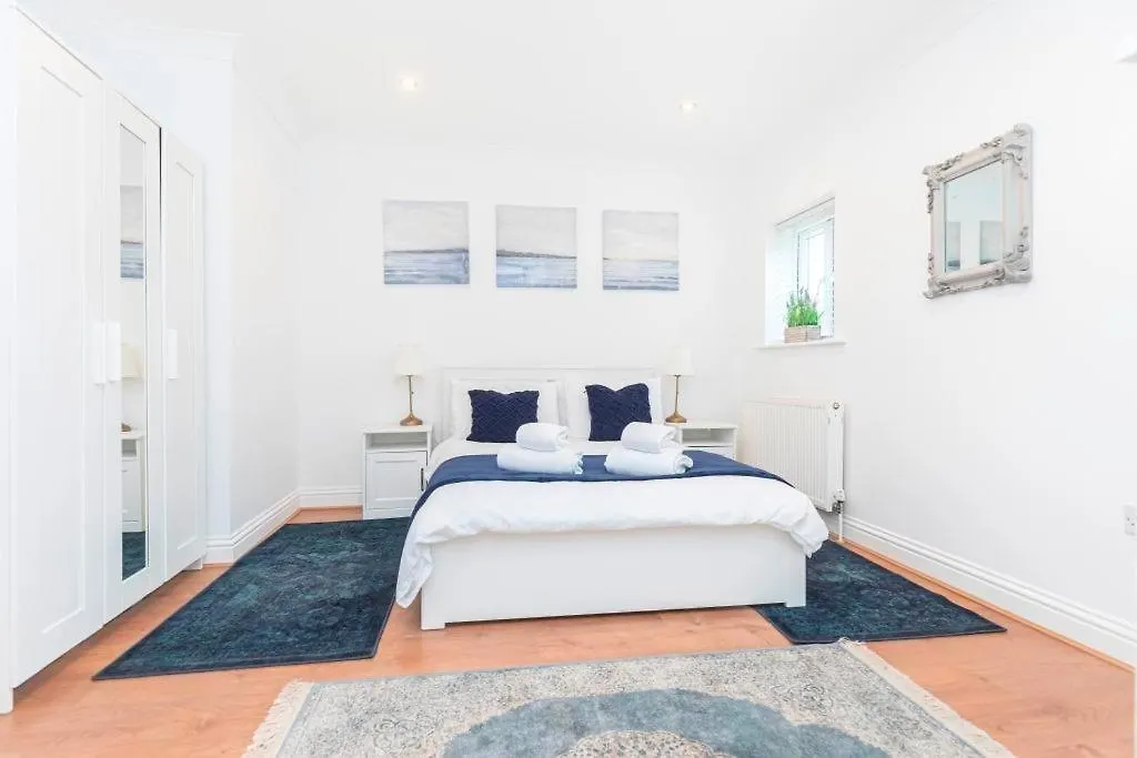 Bournecoast - Clifftop Apartment With Garden -Fm827 Bournemouth 0*,