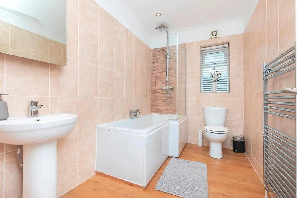 Bournecoast - Clifftop Apartment With Garden -Fm827 Bournemouth