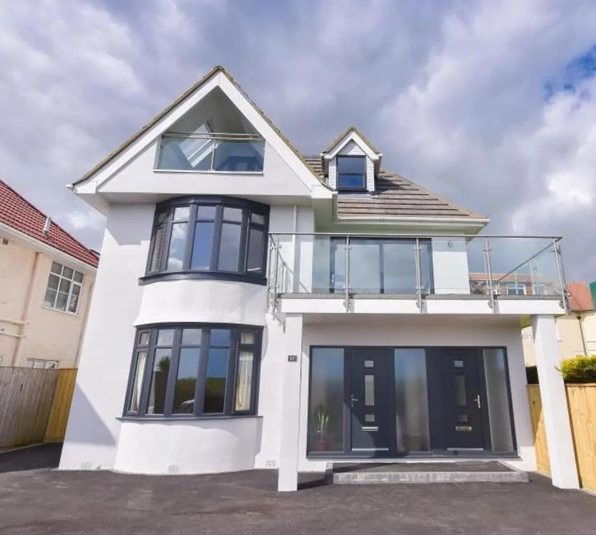 Bournecoast - Clifftop Apartment With Garden -Fm827 Bournemouth 0*,  United Kingdom