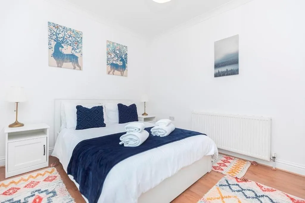 Bournecoast - Clifftop Apartment With Garden -Fm827 Bournemouth