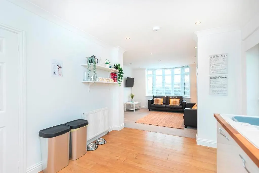 Bournecoast - Clifftop Apartment With Garden -Fm827 Bournemouth